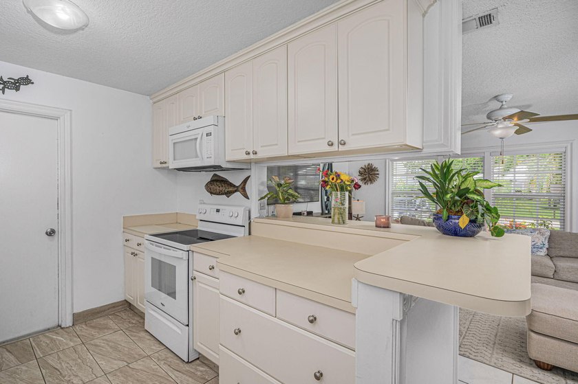 SHORT SALE BACK ON THE MARKET! Nestled in a quiet and desirable - photo 11