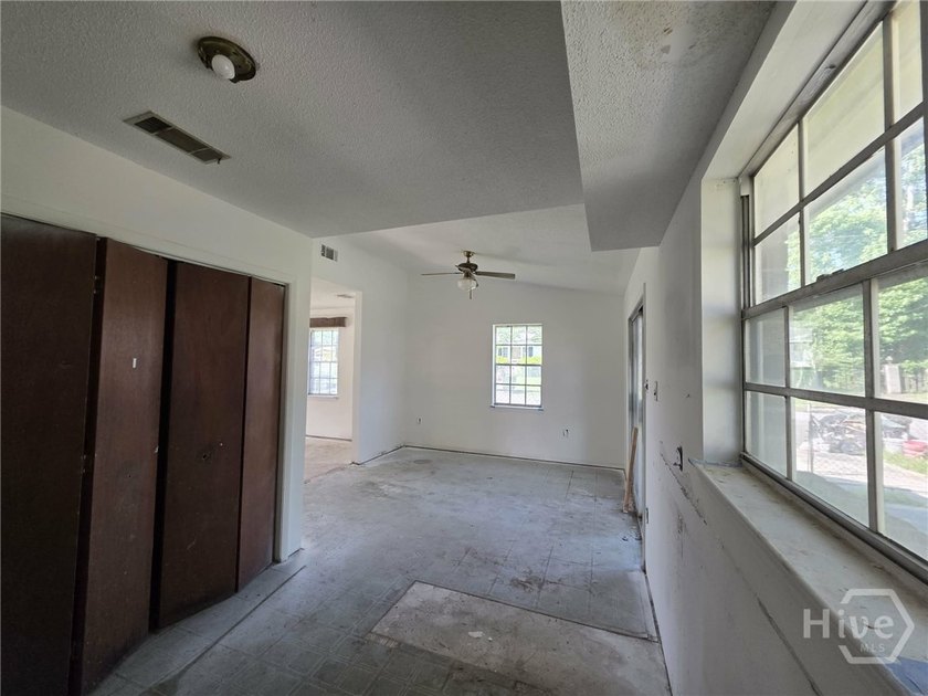Traditional ranch-style home with investment potential on a - photo 8