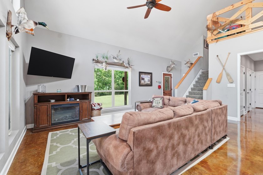 Come enjoy this spacious 3 bedroom Cabin just a short and easy - photo 13