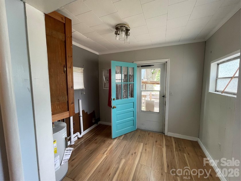 Charming, corner lot home with back deck and fenced back yard - photo 22