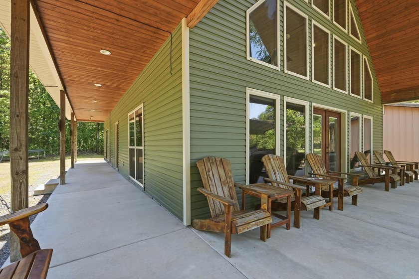 Come enjoy this spacious 3 bedroom Cabin just a short and easy - photo 38