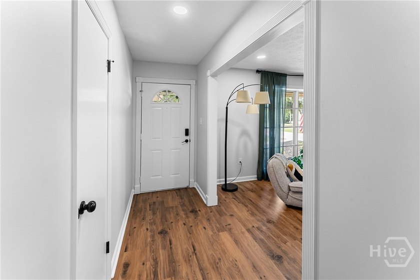 Beautifully renovated brick ranch in the heart of Windsor Forest - photo 3
