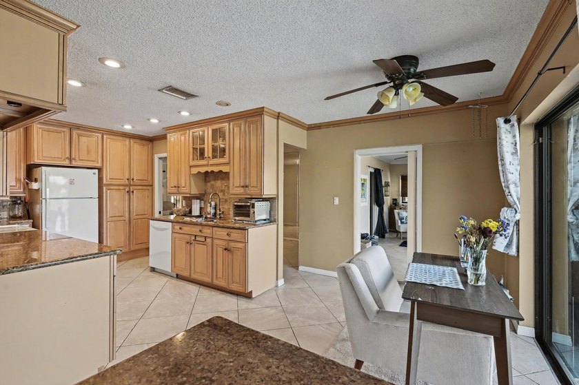 Welcome to your private lakeside retreat located in the heart of - photo 4