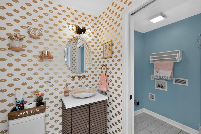 This 3-BD, 3.5-BA, 2,978-sq-ft 2-story fully renovated home - photo 23