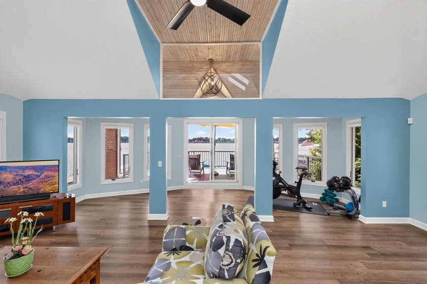 This 3-BD, 3.5-BA, 2,978-sq-ft 2-story fully renovated home - photo 26