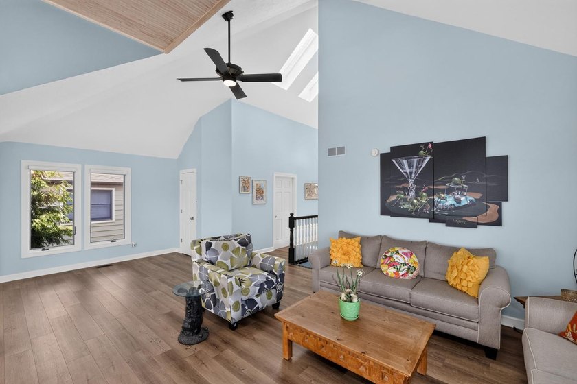 This 3-BD, 3.5-BA, 2,978-sq-ft 2-story fully renovated home - photo 27