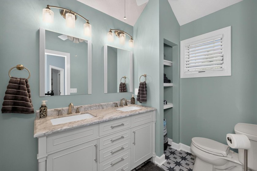 This 3-BD, 3.5-BA, 2,978-sq-ft 2-story fully renovated home - photo 31