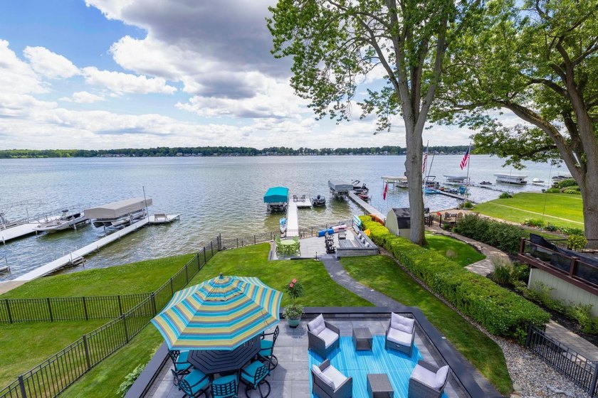 This 3-BD, 3.5-BA, 2,978-sq-ft 2-story fully renovated home - photo 36