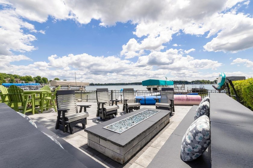 This 3-BD, 3.5-BA, 2,978-sq-ft 2-story fully renovated home - photo 41