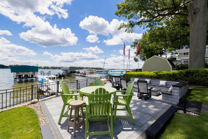 This 3-BD, 3.5-BA, 2,978-sq-ft 2-story fully renovated home - photo 42