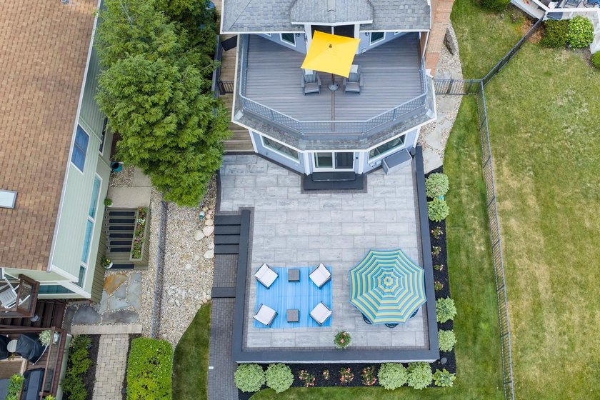 This 3-BD, 3.5-BA, 2,978-sq-ft 2-story fully renovated home - photo 49