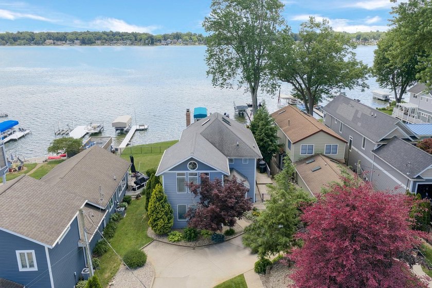 This 3-BD, 3.5-BA, 2,978-sq-ft 2-story fully renovated home - photo 51