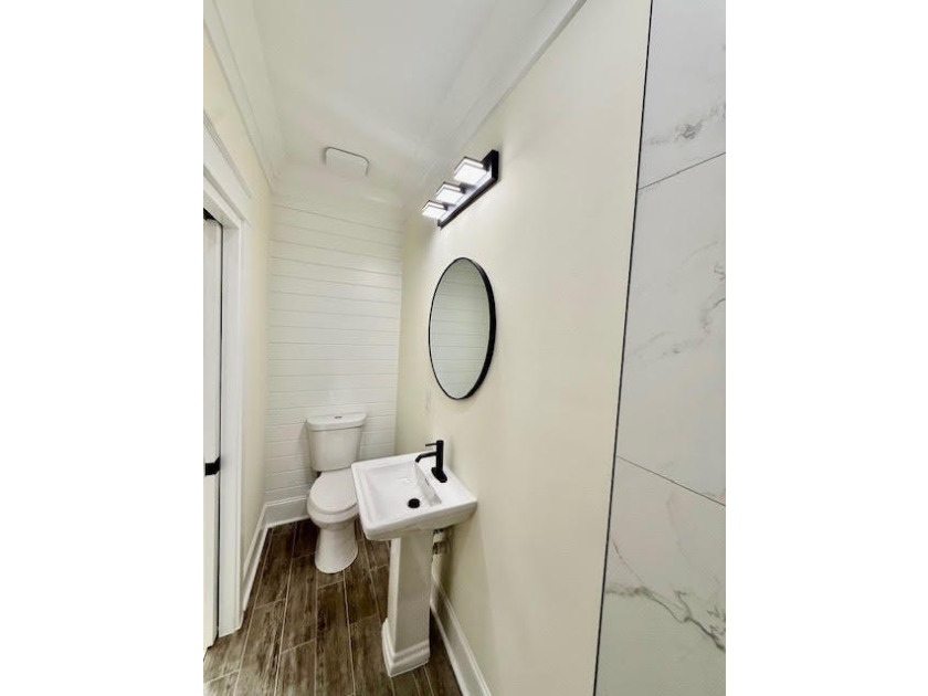 CUSTOM NEW CONSTRUCTION on an up and coming area with many new - photo 14