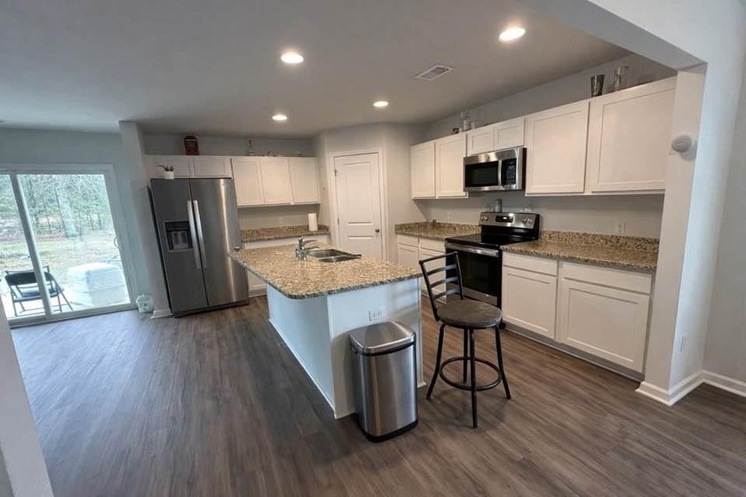 COME AND CHECK THIS HOUSE OUT! SELLER SAYS SELL QUICK! This home - photo 3