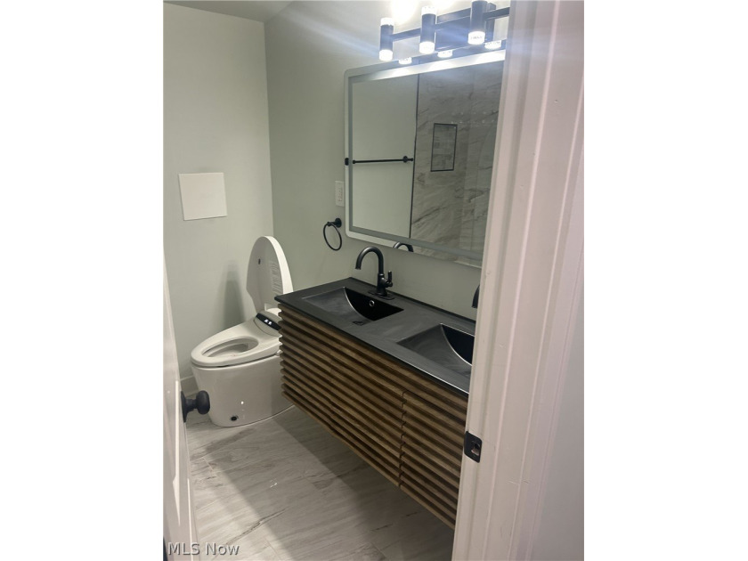 Like no other!!! This *Custom* Stunning brick Cape Cod 3 bedroom - photo 31