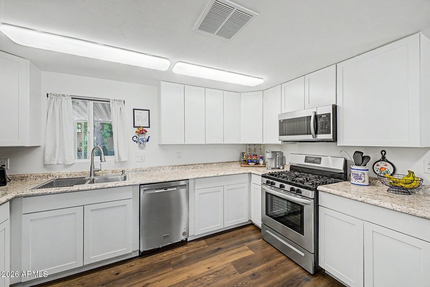 Pride of ownership shines with this beautifully renovated home! - photo 8