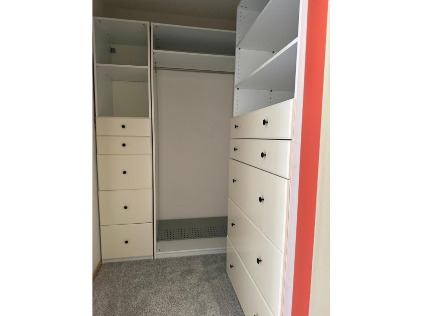 If you are looking for a large spacious one bedroom unit with a - photo 15