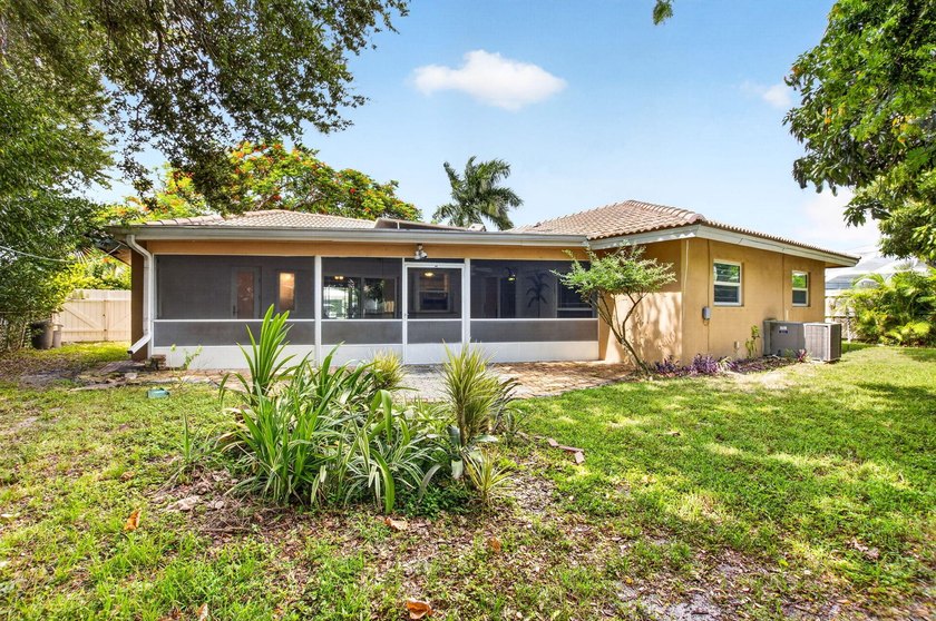 Welcome to Boca Square, one of East Boca Raton's most - photo 16