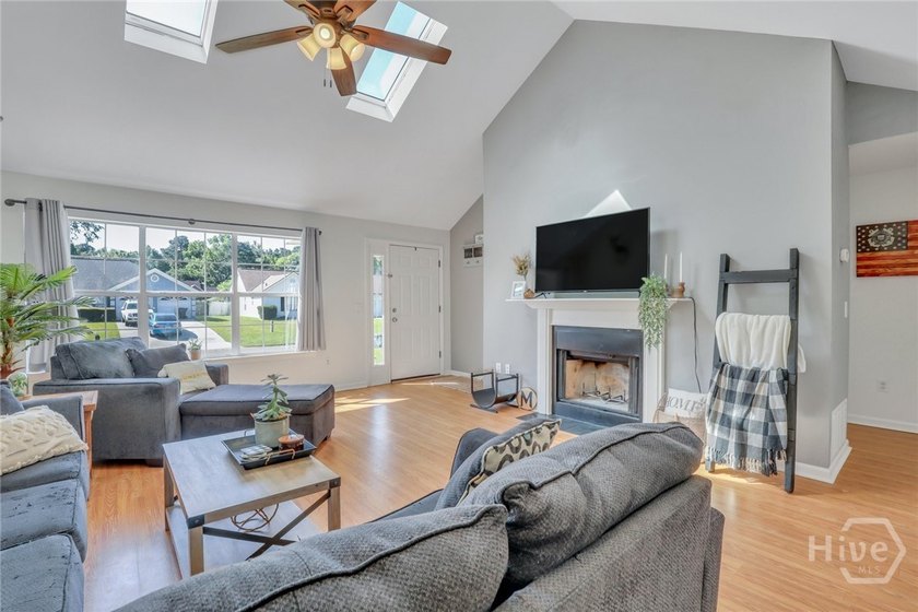 Welcome home to Kings Grant, where comfort, convenience, and - photo 8