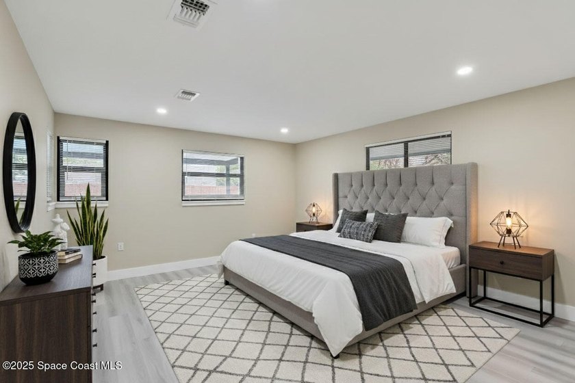 Welcome to this beautifully remodeled 4-bed, 2-bath home that - photo 7