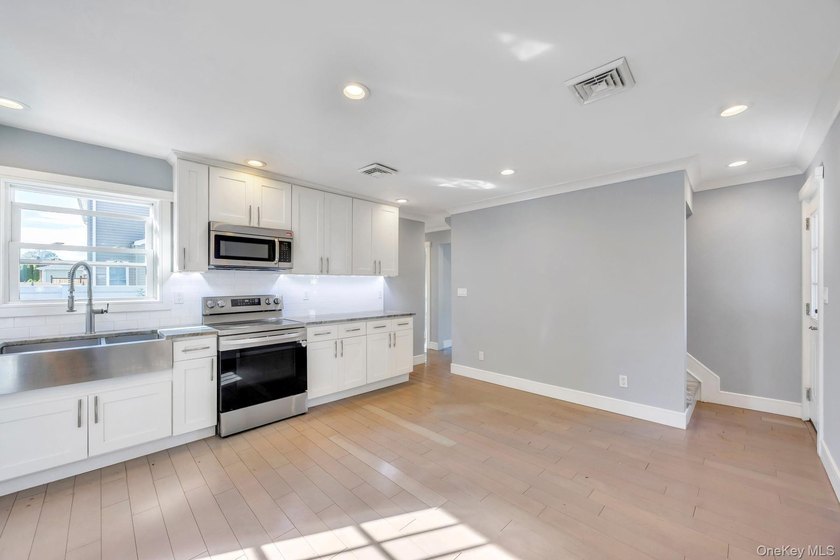 Welcome to this beautifully updated 4-bedroom dormered Cape - photo 11