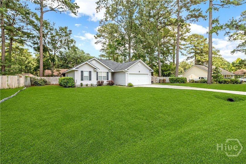 Welcome home to this beautifully maintained single-level retreat - photo 3