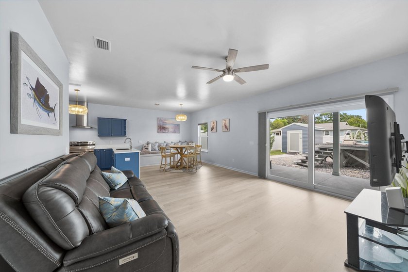 Cute and coastal! Built in 2018 and lovingly maintained by its - photo 12