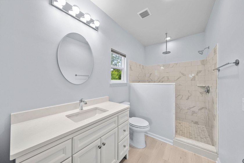 Cute and coastal! Built in 2018 and lovingly maintained by its - photo 15