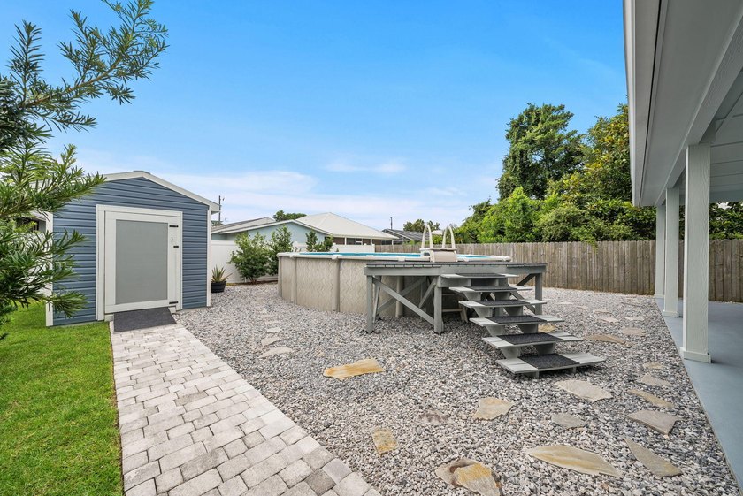 Cute and coastal! Built in 2018 and lovingly maintained by its - photo 26