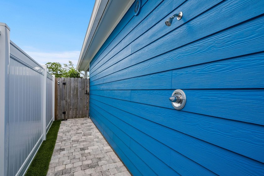 Cute and coastal! Built in 2018 and lovingly maintained by its - photo 30