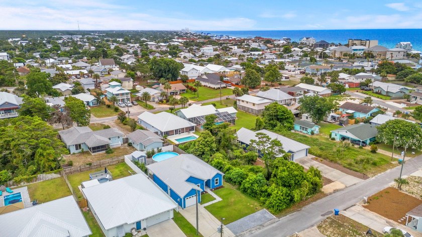 Cute and coastal! Built in 2018 and lovingly maintained by its - photo 36
