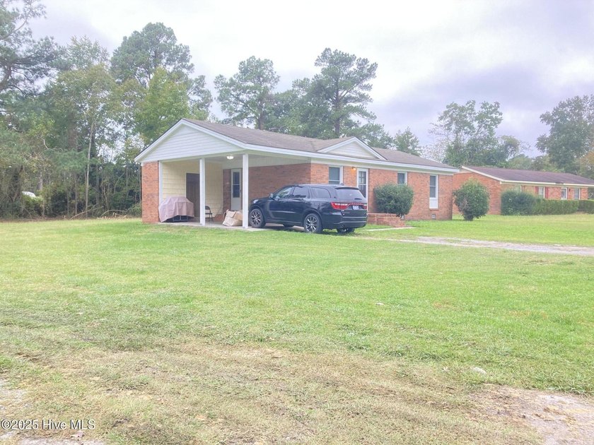 This 3 Bedroom, 2 Full Bath, Combination Kitchen and Dining room - photo 3