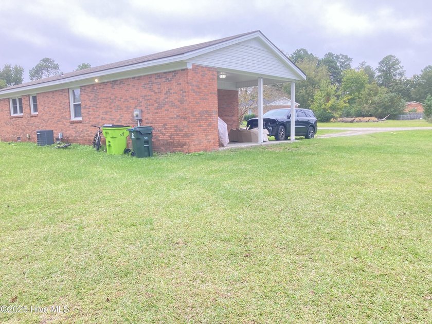 This 3 Bedroom, 2 Full Bath, Combination Kitchen and Dining room - photo 4