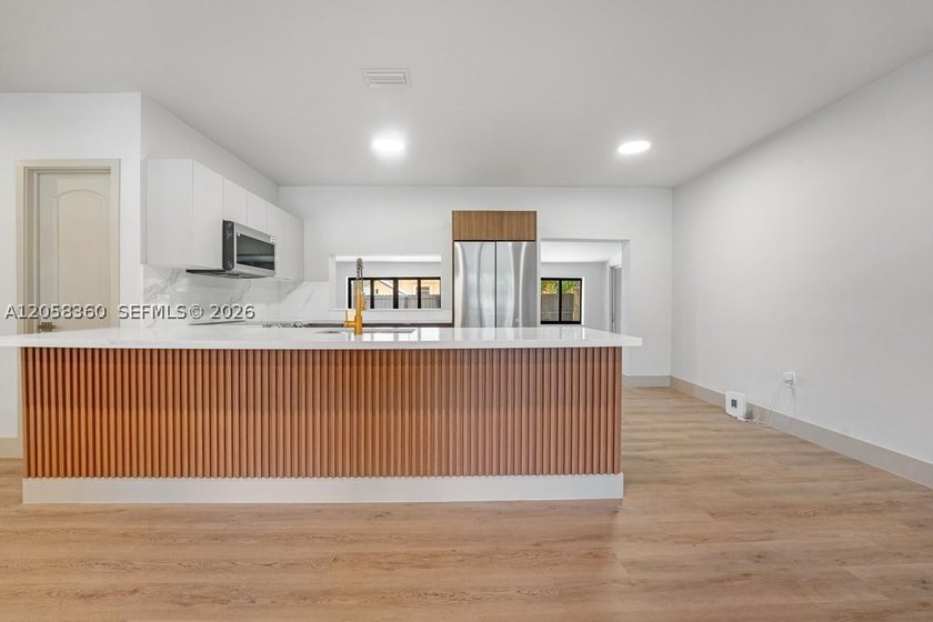 Welcome to this stunning 3-bedroom, 3-bathroom home tucked into - photo 8