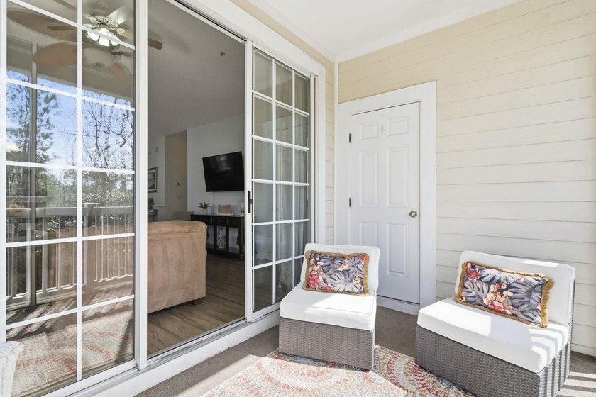 Beautiful and updated light bright third floor end unit in one - photo 18