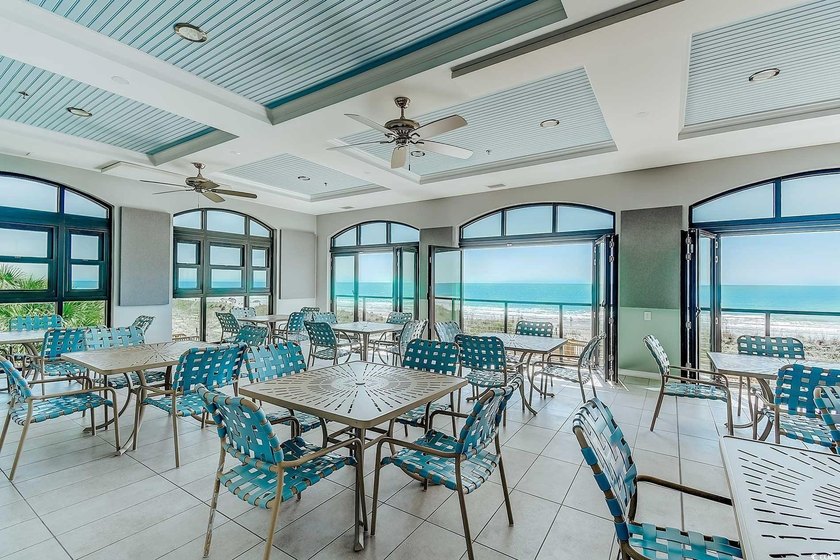 Beautiful and updated light bright third floor end unit in one - photo 39