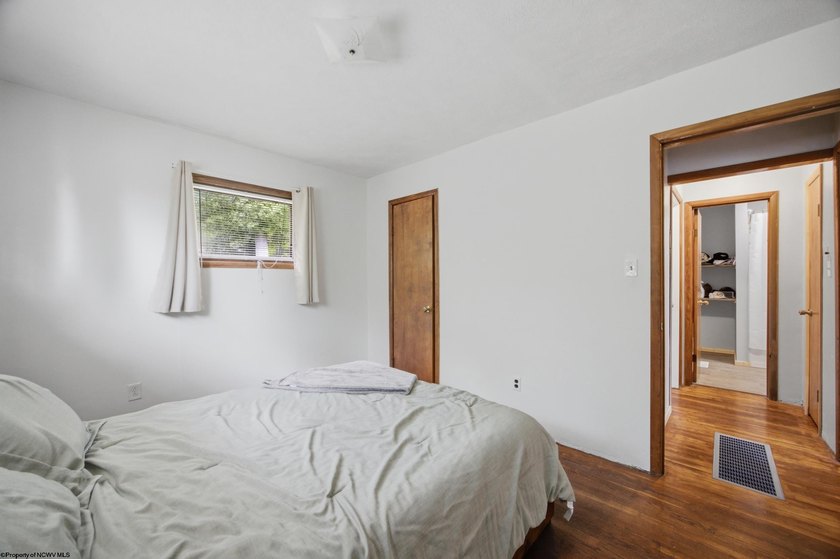This charming 3-bedroom, 1-bath home is ideally located just - photo 11
