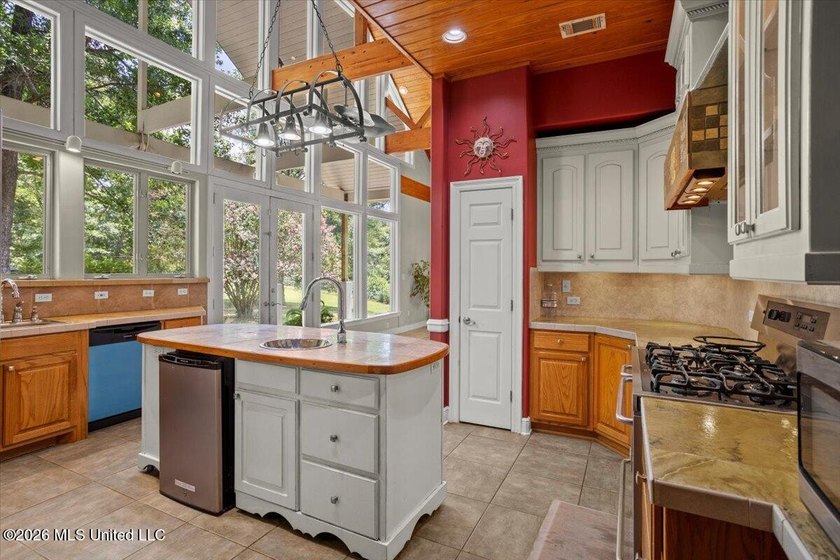 Experience the perfect balance of rustic elegance, privacy, and - photo 12