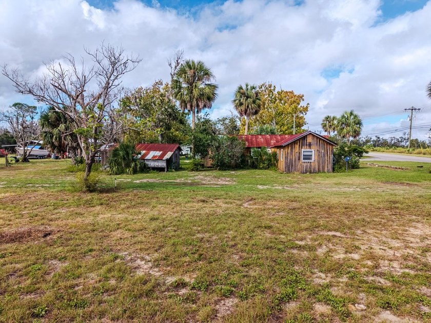 Charming old Florida cracker-style home on 4.2 acres in - photo 13