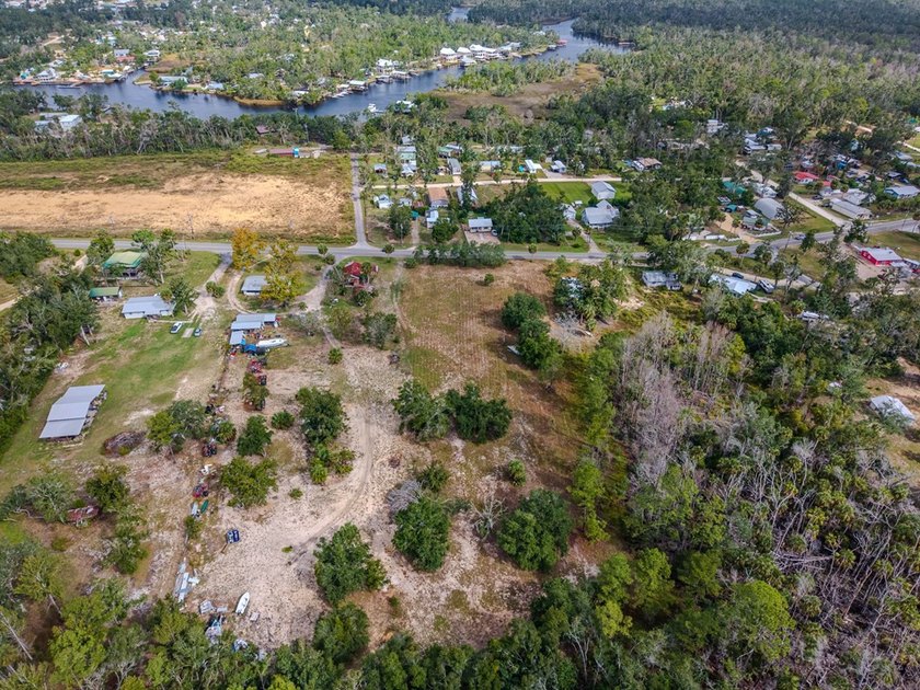Charming old Florida cracker-style home on 4.2 acres in - photo 19
