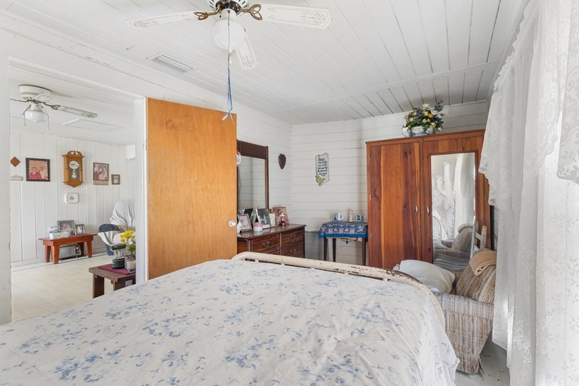 Charming old Florida cracker-style home on 4.2 acres in - photo 27