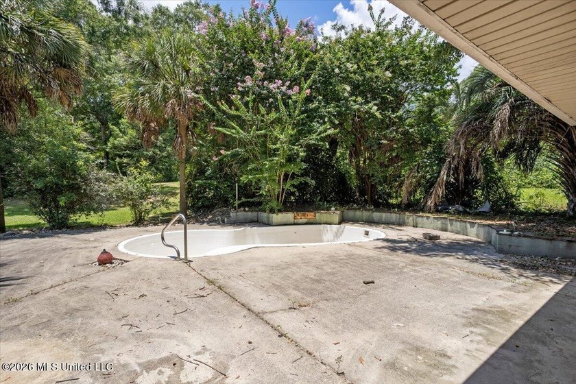 Experience the perfect balance of rustic elegance, privacy, and - photo 44