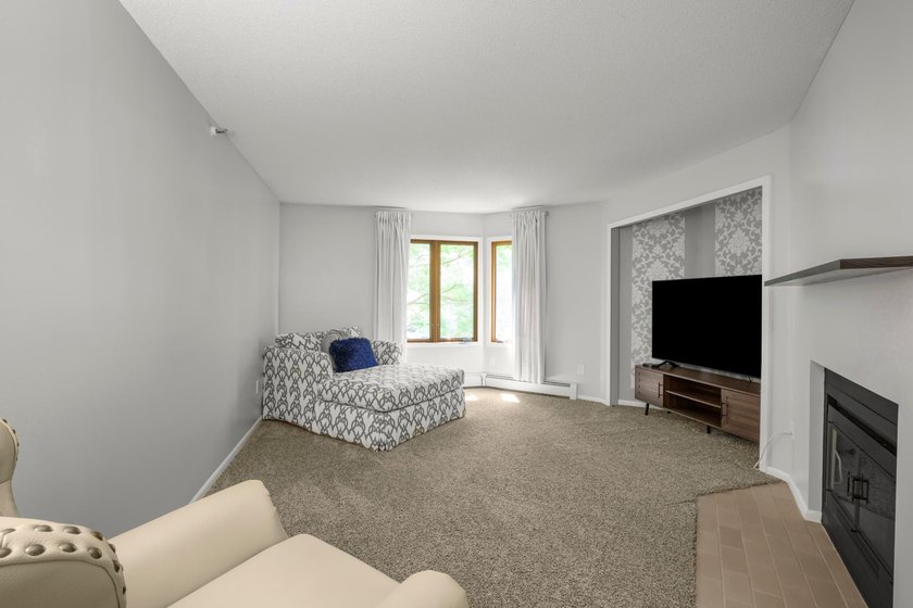 Welcome home to luxury, resort-style living at Glen Atrium - photo 11
