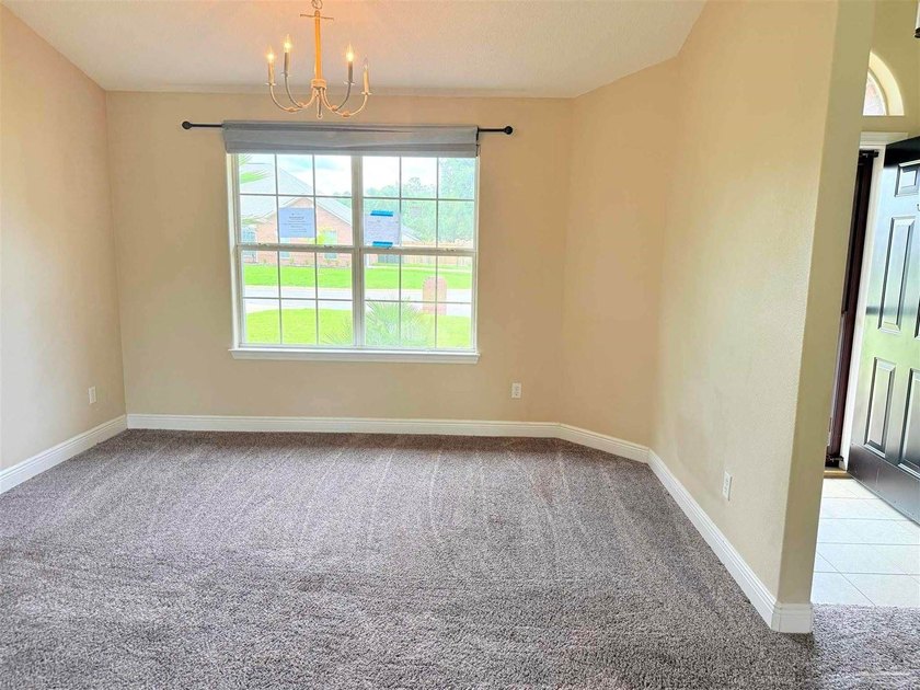 Welcome to this beautifully maintained 4-bedroom, 2-bath brick - photo 12