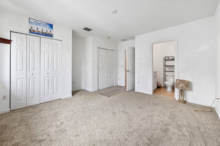 Welcome to this charming 3-bedroom, 2.5-bathroom townhouse - photo 12