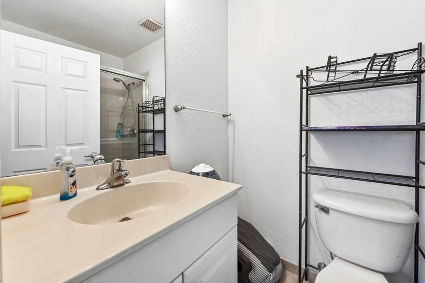 Welcome to this charming 3-bedroom, 2.5-bathroom townhouse - photo 13