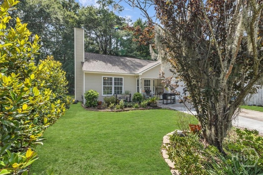 THE PERFECT LOCATION!!! YOU CAN LIVE WITHIN A 10 MINS DRIVE TO - photo 4