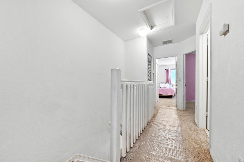 Welcome to this charming 3-bedroom, 2.5-bathroom townhouse - photo 14