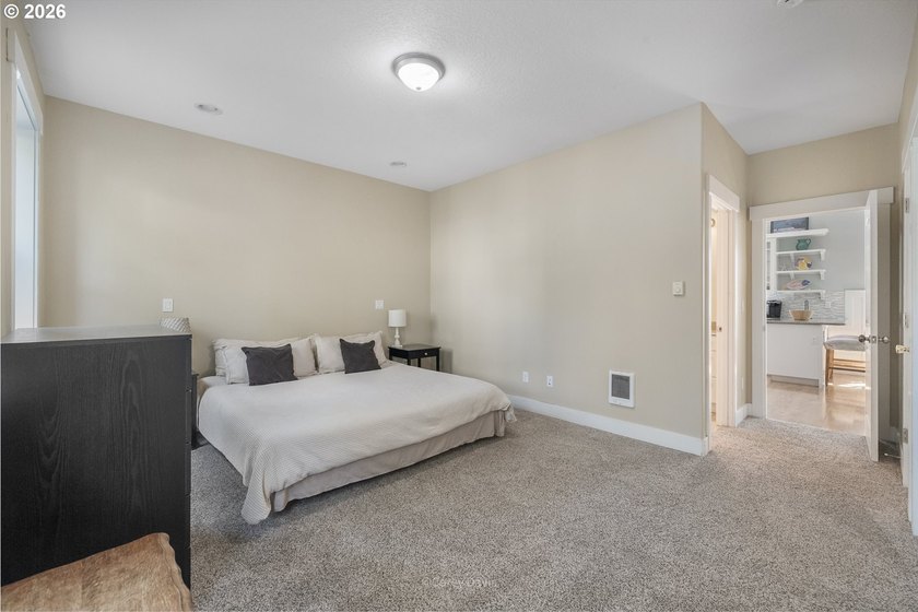 Darling, single level cottage in a quiet neighborhood - photo 15
