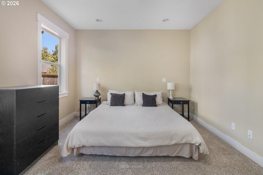 Darling, single level cottage in a quiet neighborhood - photo 16